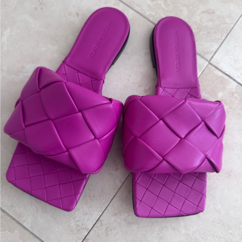 NEW - Bottega Veneta Lido Flat Quilted Sandal
